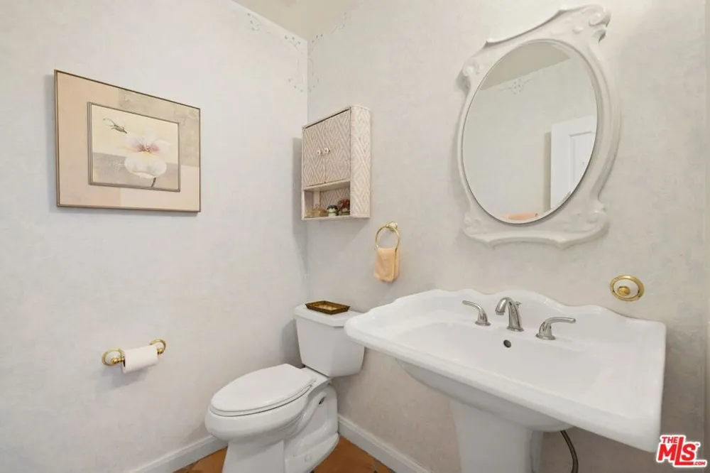 1717 Comstock Avenue Los Angeles, CA 90024