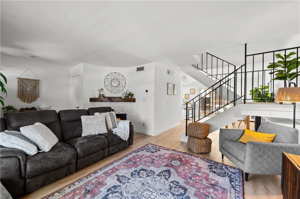 26914 Via Terraza Saugus, CA 91350