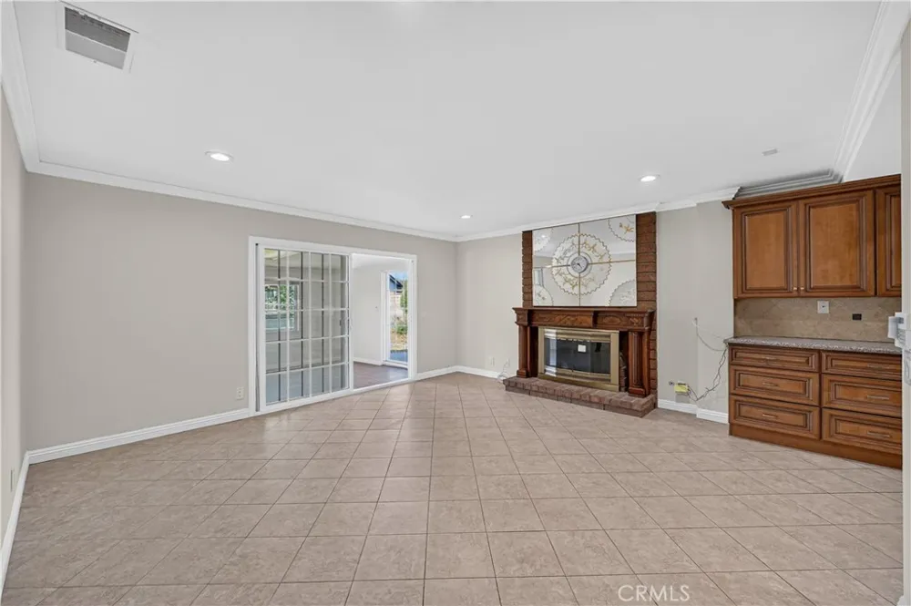 2134 Baseline Road La Verne, CA 91750