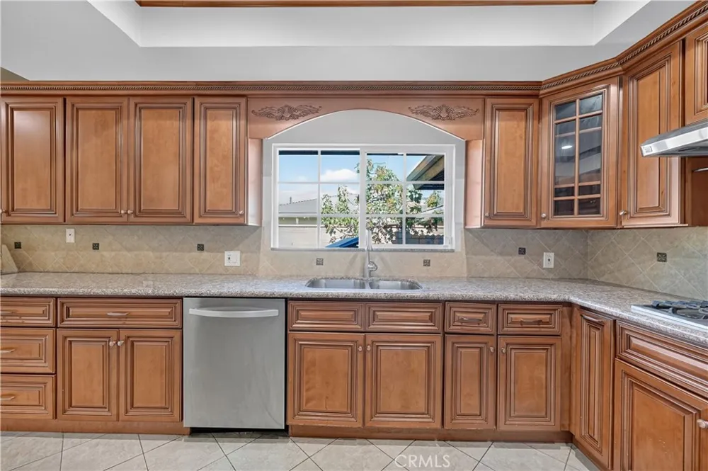 2134 Baseline Road La Verne, CA 91750