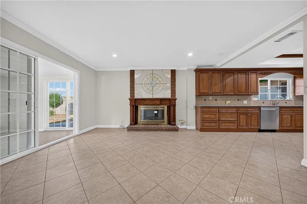 2134 Baseline Road La Verne, CA 91750