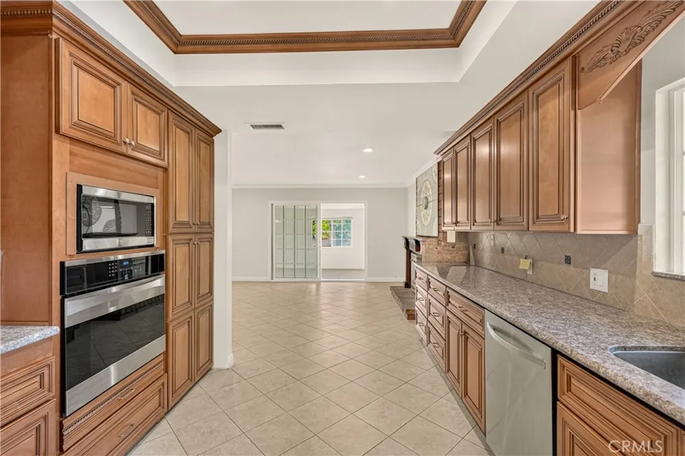 2134 Baseline Road La Verne, CA 91750