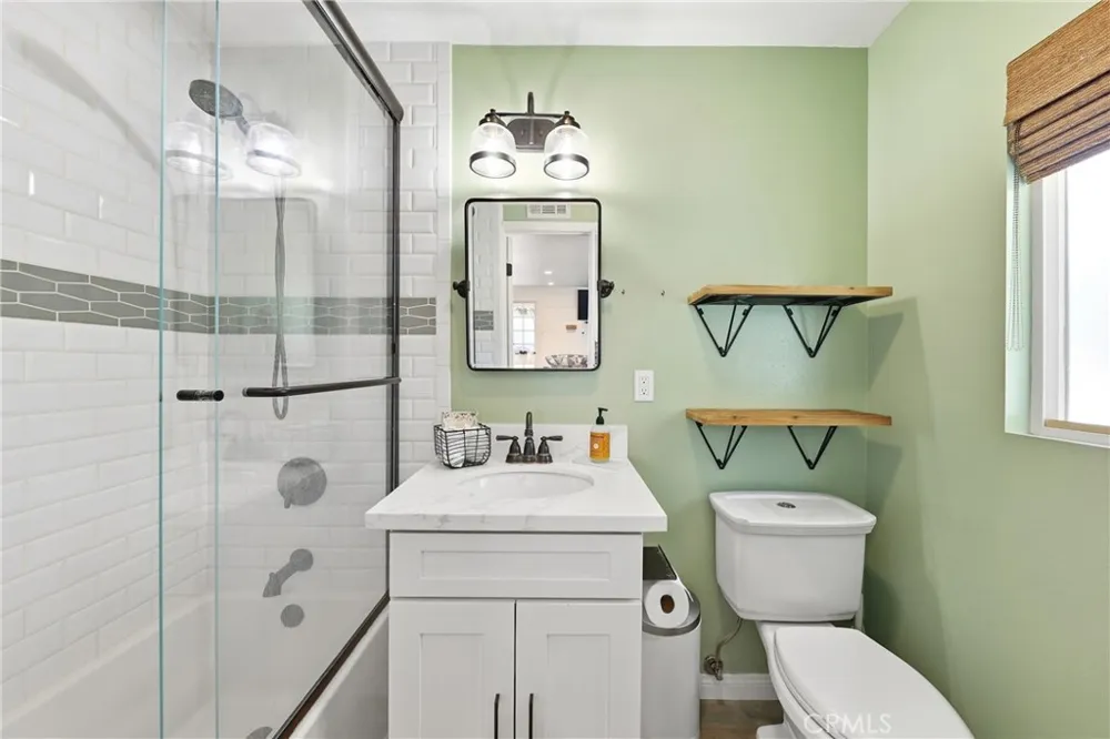 1566 W Crone Anaheim, CA 92802