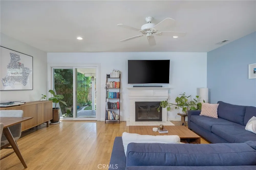 3265 Senasac Long Beach, CA 90808