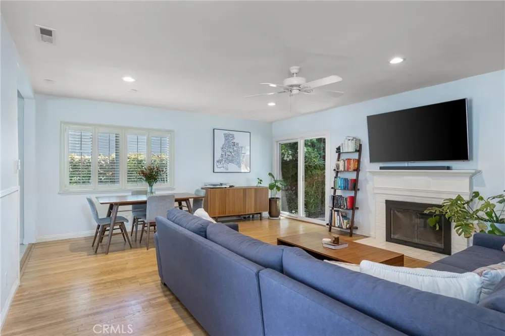 3265 Senasac Long Beach, CA 90808