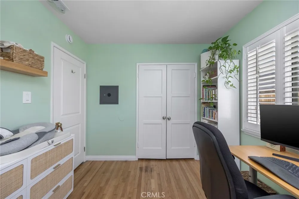 3265 Senasac Long Beach, CA 90808