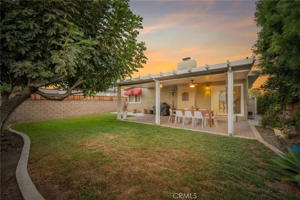 3265 Senasac Long Beach, CA 90808