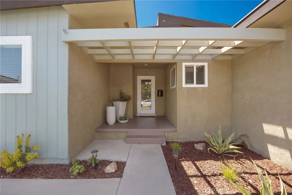 3265 Senasac Long Beach, CA 90808