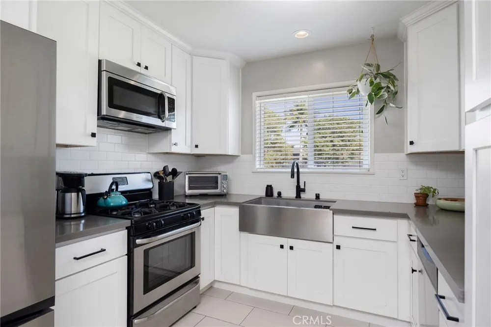3265 Senasac Long Beach, CA 90808