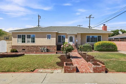 823 W Roderick Avenue