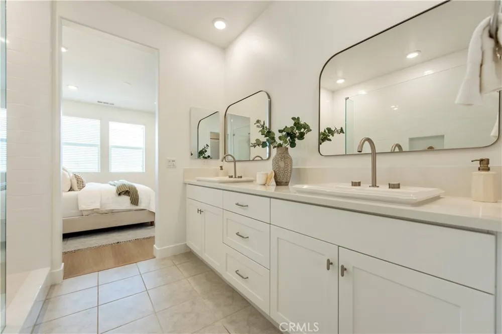 362 Bellver Lake Forest, CA 92630