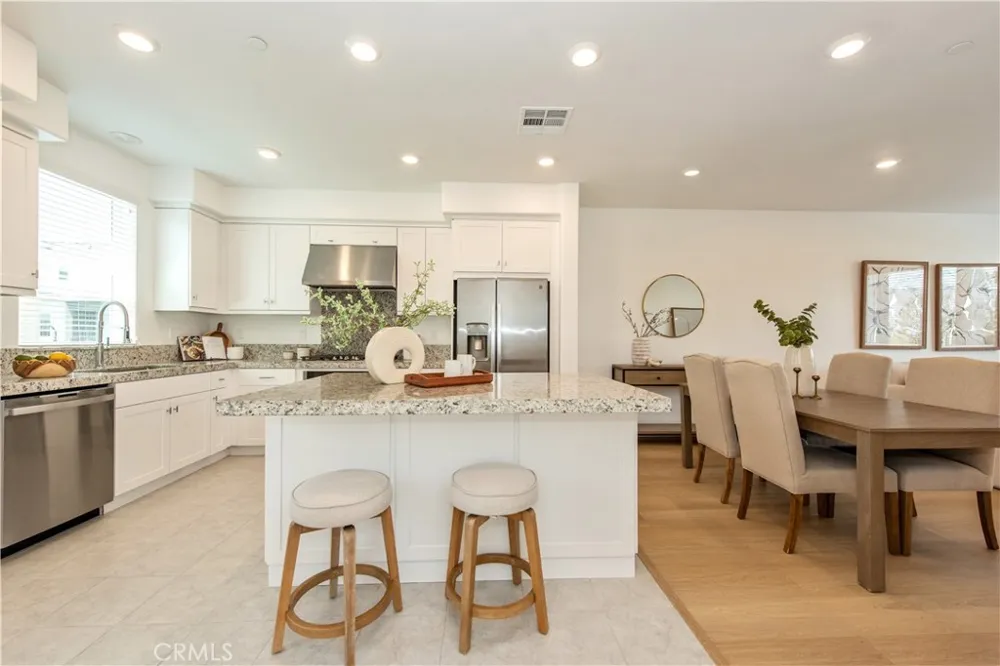362 Bellver Lake Forest, CA 92630