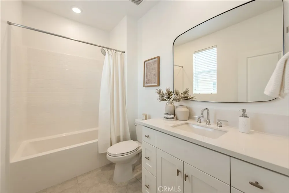 362 Bellver Lake Forest, CA 92630