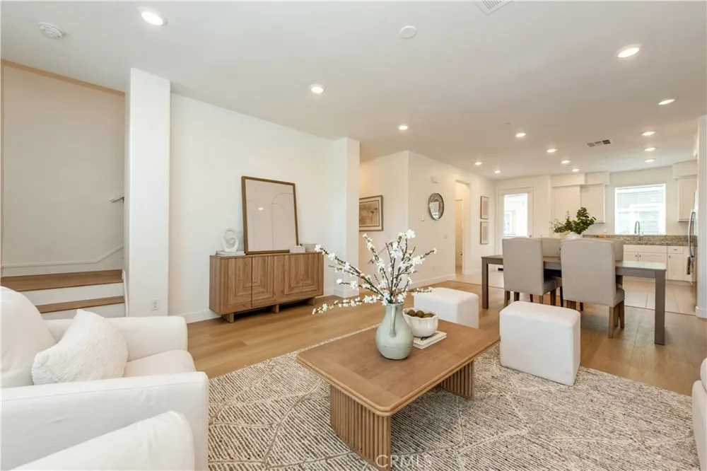 362 Bellver Lake Forest, CA 92630