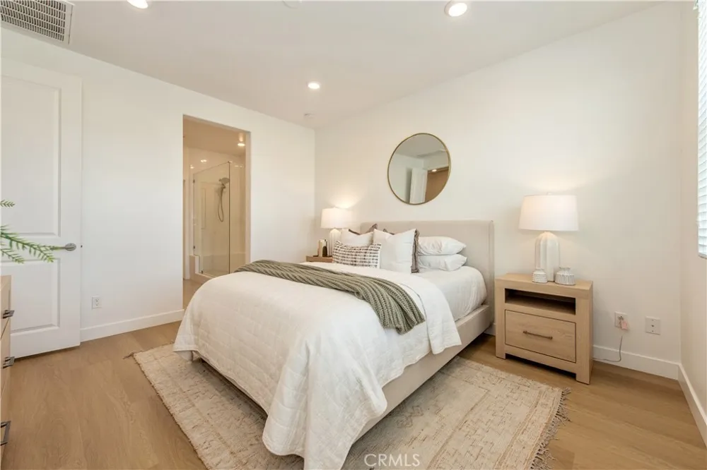 362 Bellver Lake Forest, CA 92630