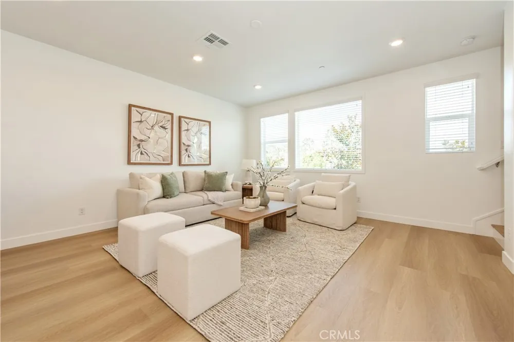 362 Bellver Lake Forest, CA 92630