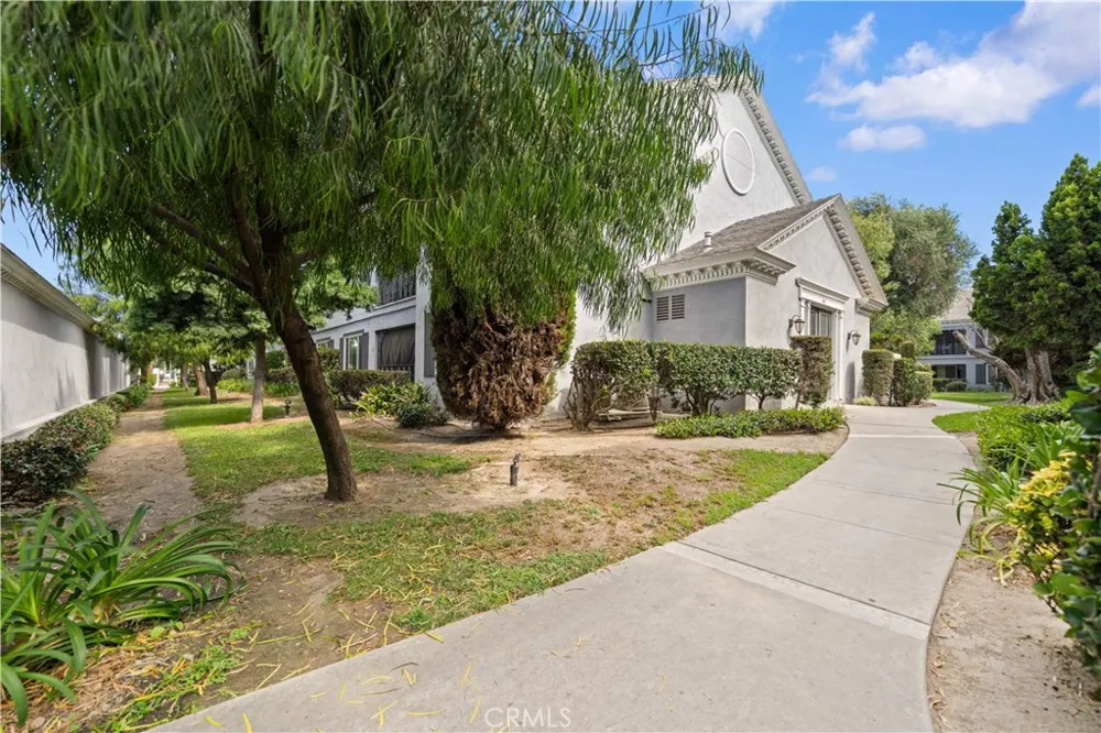 1611 S Pomona #D13 Fullerton, CA 92832