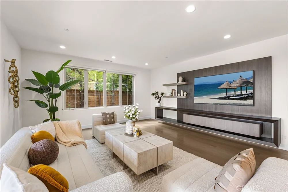 139 Sunset Irvine, CA 92602