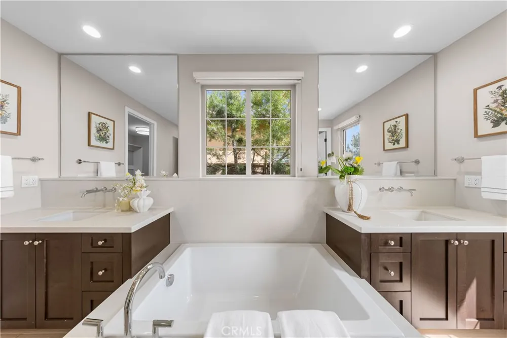 139 Sunset Irvine, CA 92602