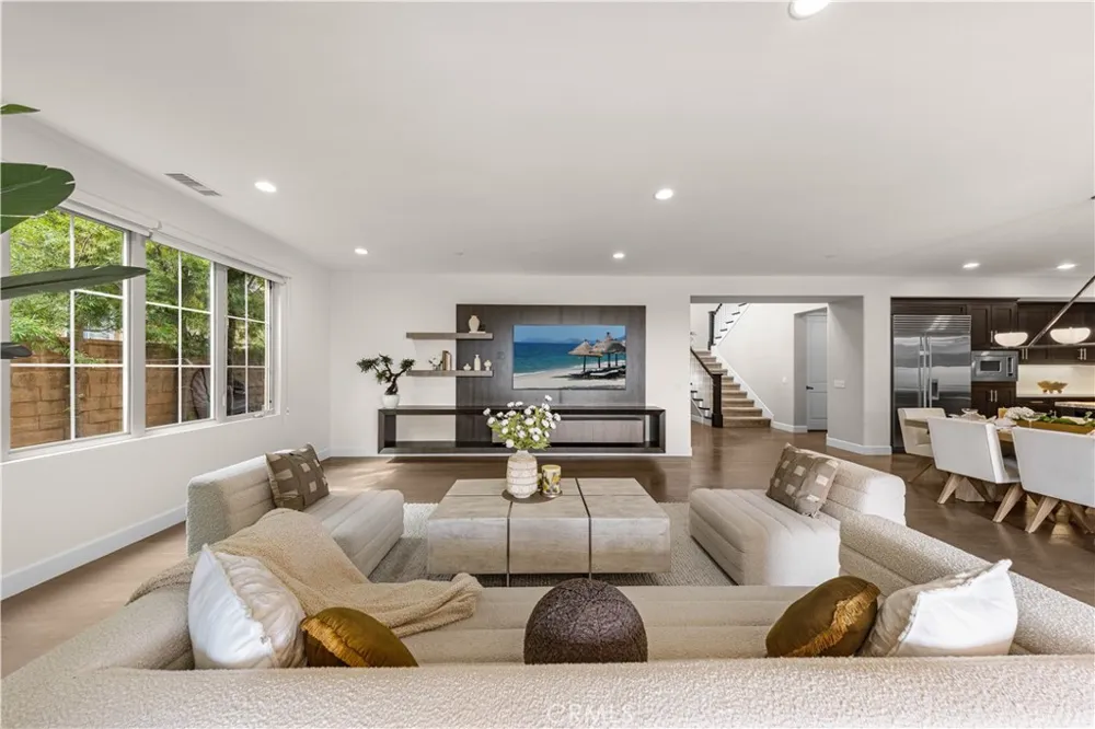 139 Sunset Irvine, CA 92602