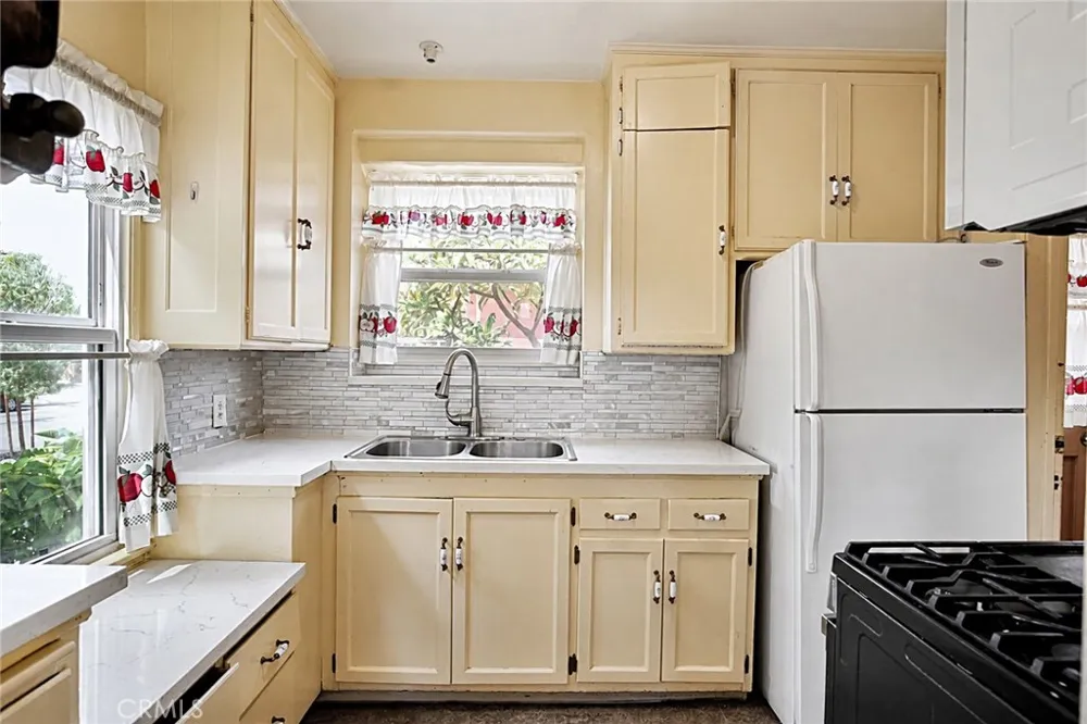 6453 Allston Los Angeles, CA 90022