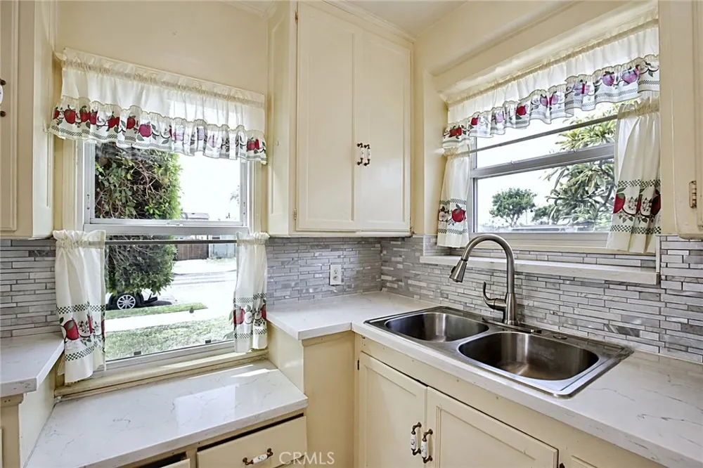 6453 Allston Los Angeles, CA 90022