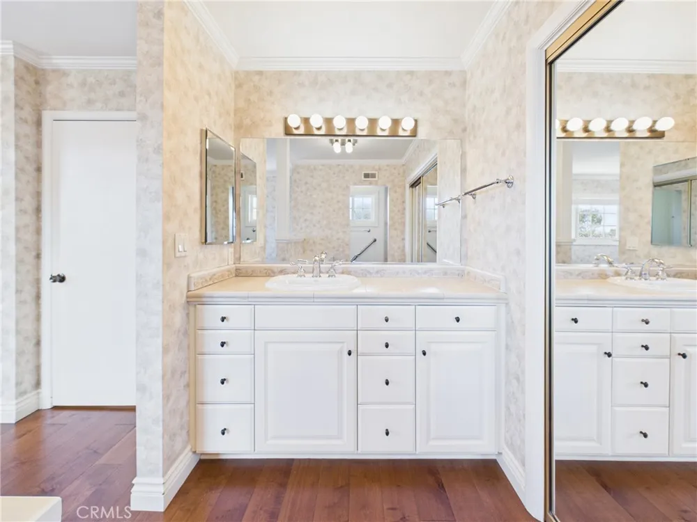 3032 Fairbairn Orange, CA 92865