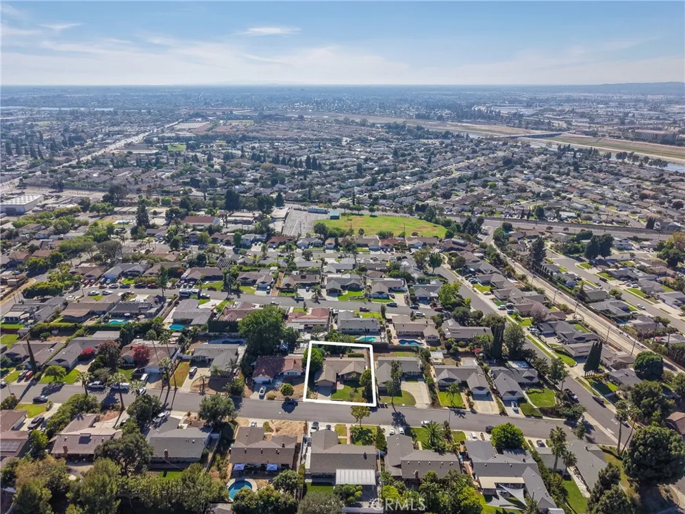 3032 Fairbairn Orange, CA 92865