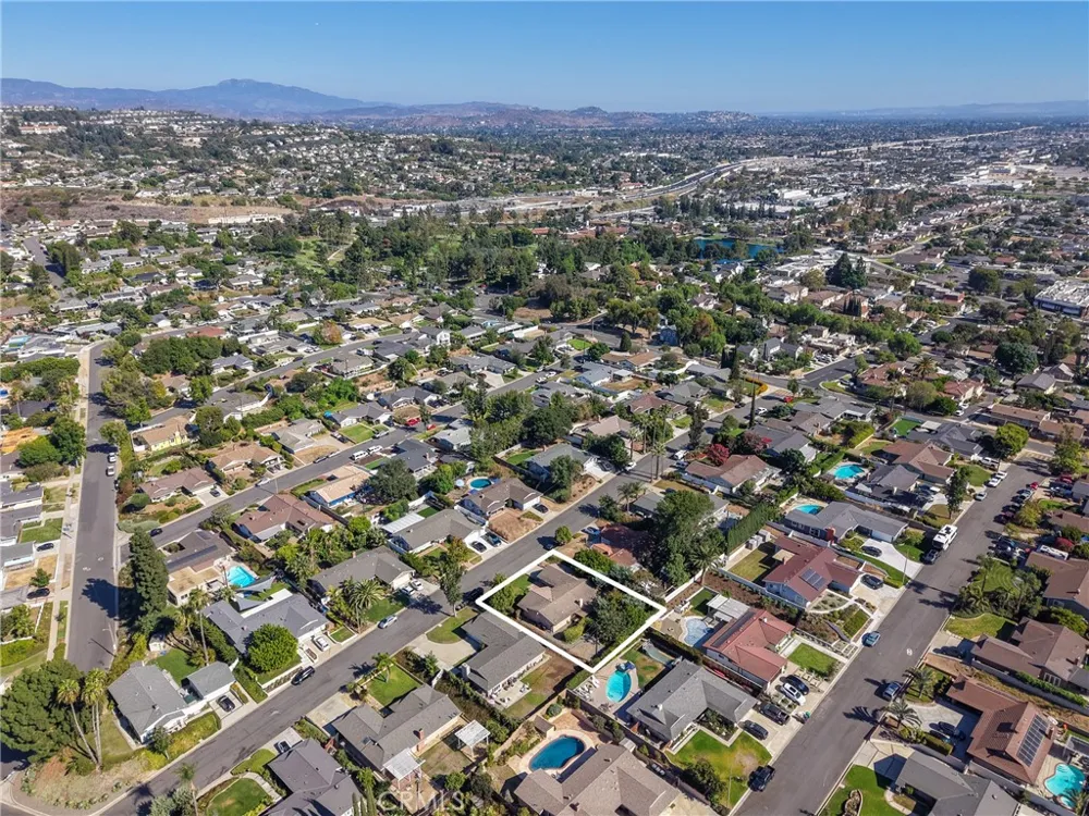 3032 Fairbairn Orange, CA 92865
