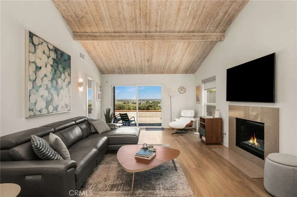 2175 Pacific Avenue #D6 Costa Mesa, CA 92627