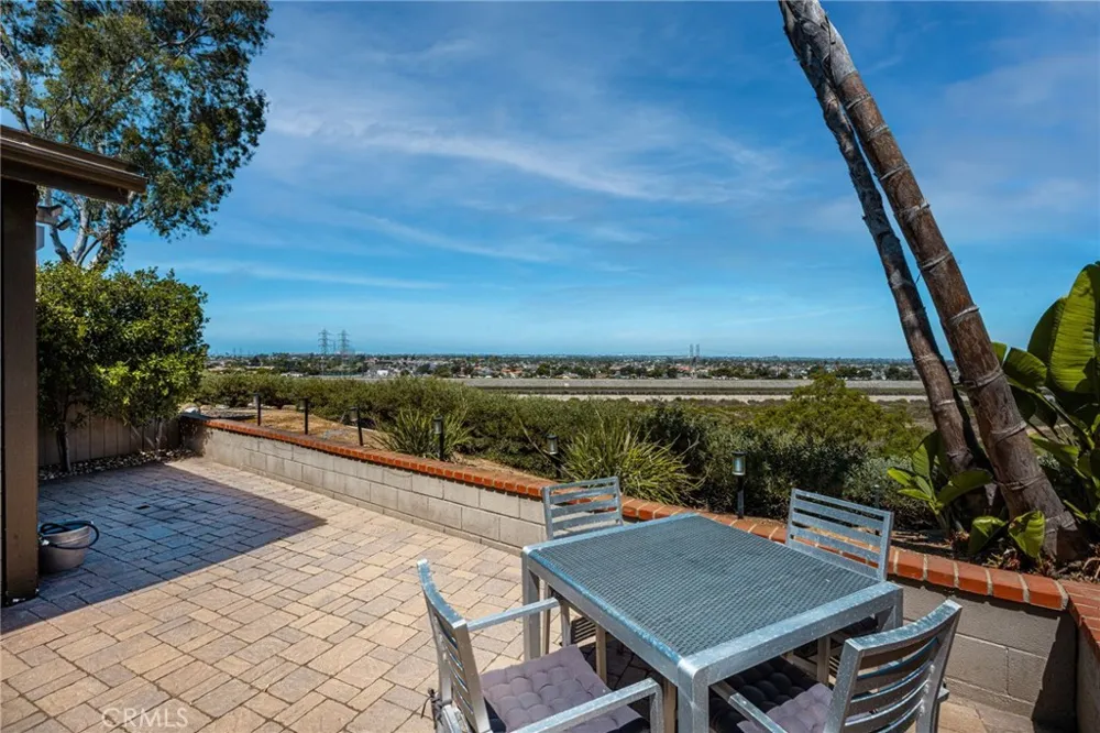 2175 Pacific Avenue #D6 Costa Mesa, CA 92627