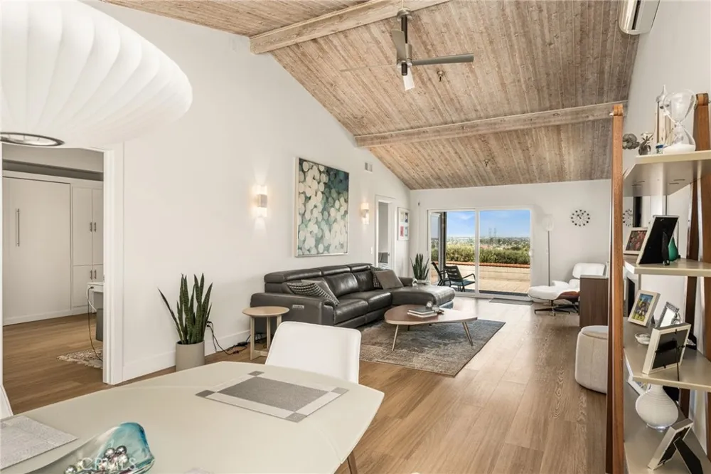 2175 Pacific Avenue #D6 Costa Mesa, CA 92627