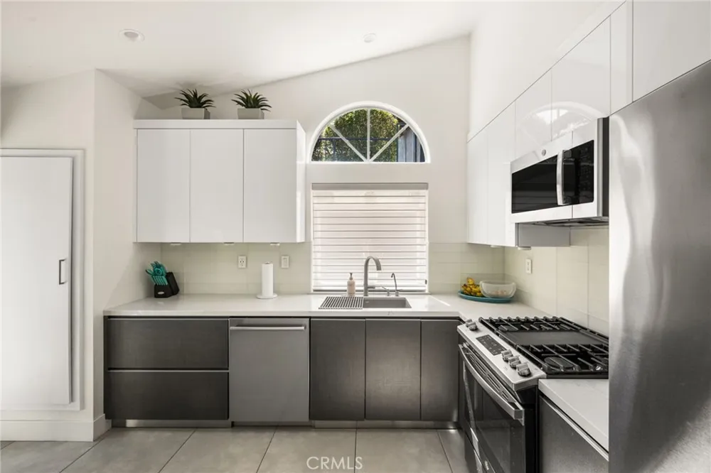2175 Pacific Avenue #D6 Costa Mesa, CA 92627
