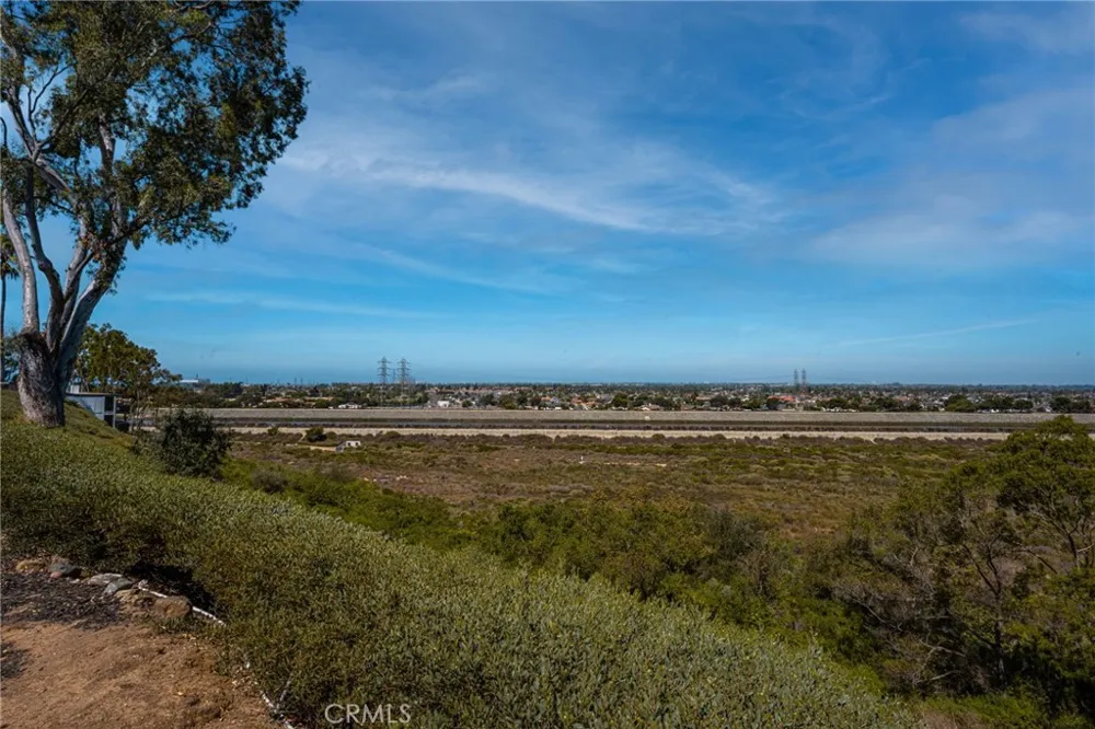 2175 Pacific Avenue #D6 Costa Mesa, CA 92627