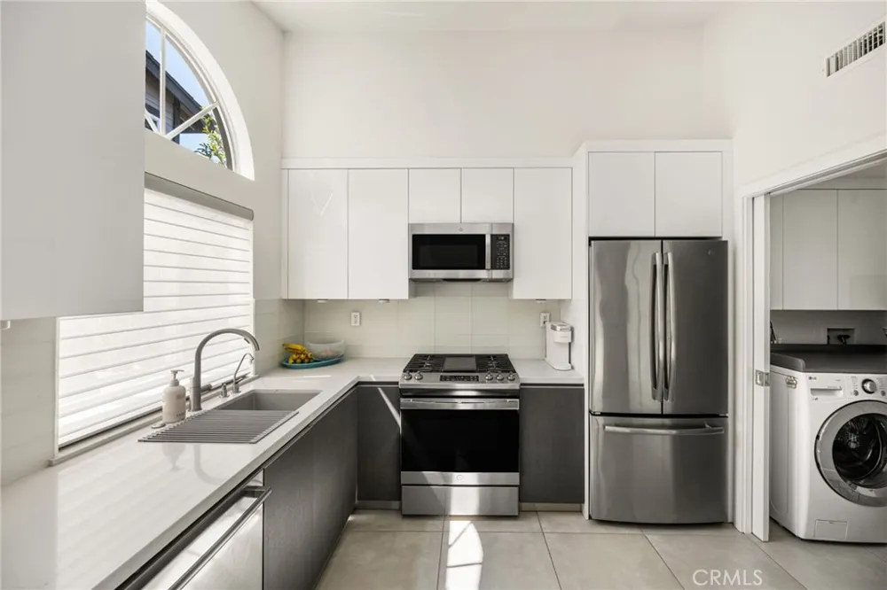 2175 Pacific Avenue #D6 Costa Mesa, CA 92627