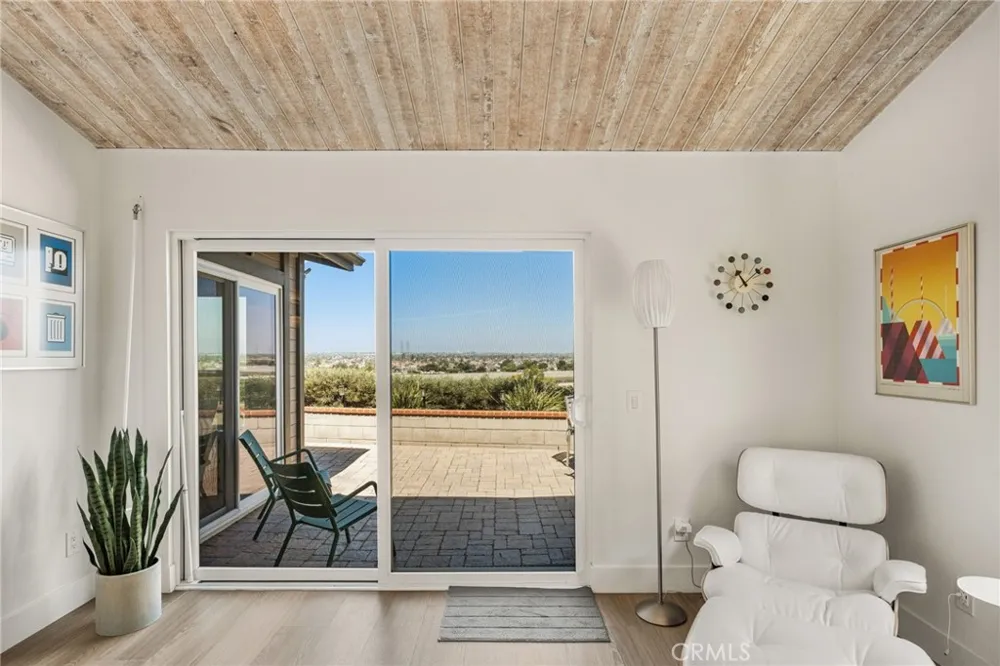 2175 Pacific Avenue #D6 Costa Mesa, CA 92627