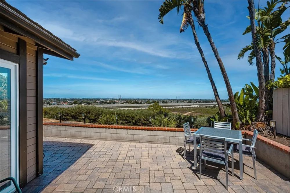 2175 Pacific Avenue #D6 Costa Mesa, CA 92627
