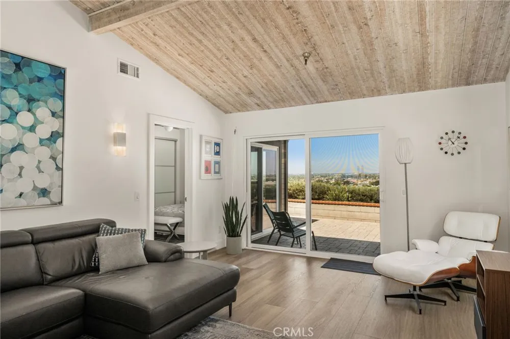 2175 Pacific Avenue #D6 Costa Mesa, CA 92627