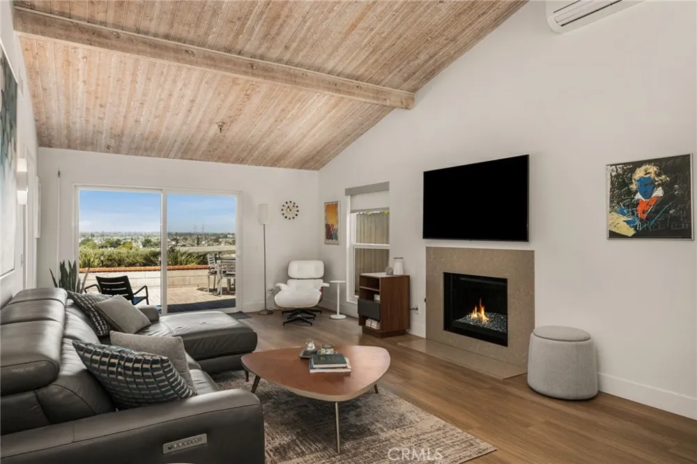 2175 Pacific Avenue #D6 Costa Mesa, CA 92627