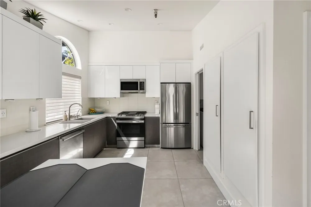 2175 Pacific Avenue #D6 Costa Mesa, CA 92627