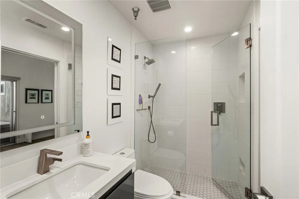 2175 Pacific Avenue #D6 Costa Mesa, CA 92627