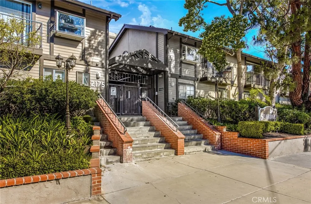 2175 Pacific Avenue #D6 Costa Mesa, CA 92627