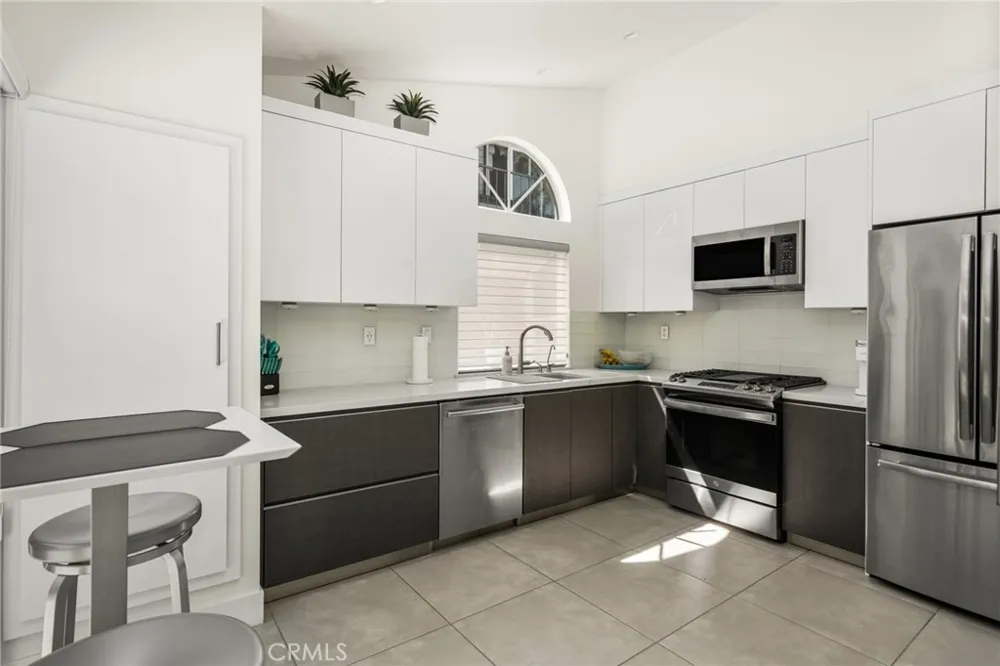 2175 Pacific Avenue #D6 Costa Mesa, CA 92627