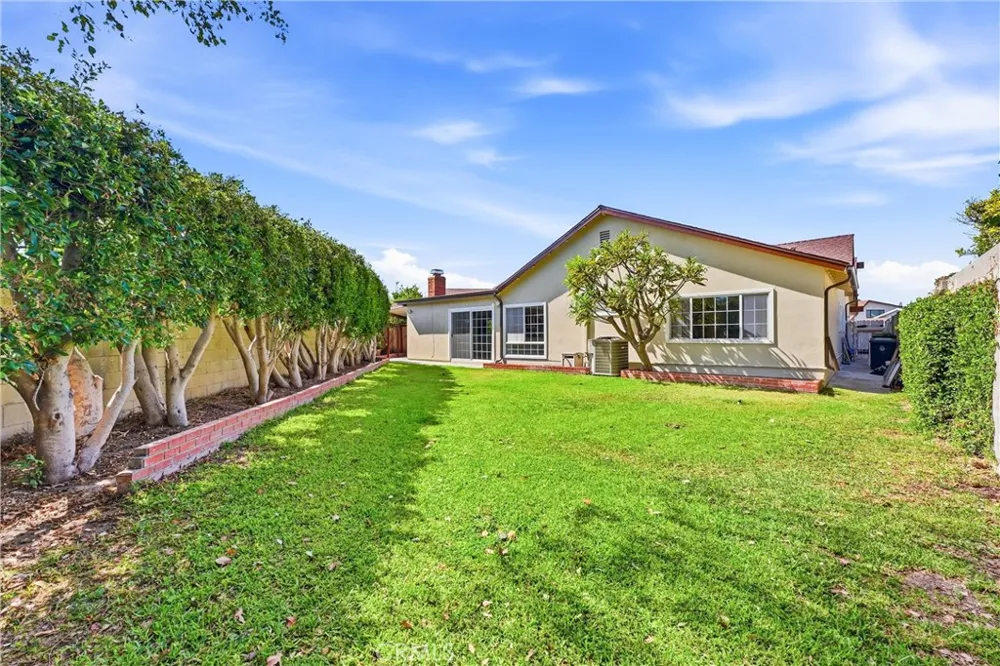 2142 Fallen Leaf Tustin, CA 92780