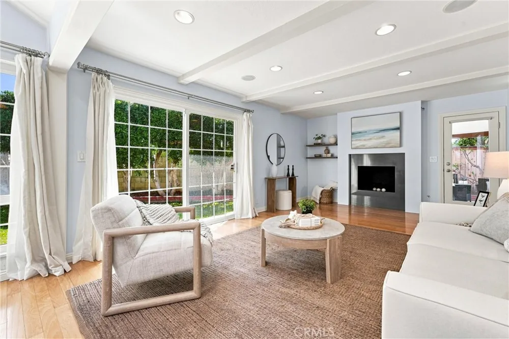 2142 Fallen Leaf Tustin, CA 92780