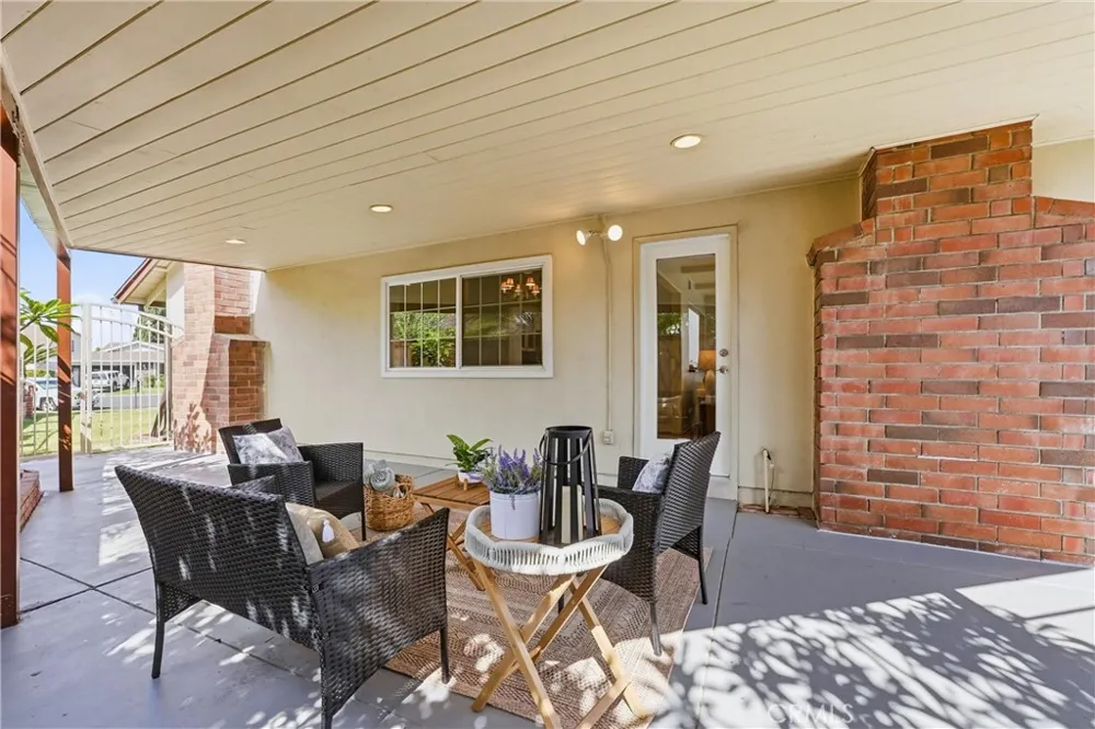 2142 Fallen Leaf Tustin, CA 92780