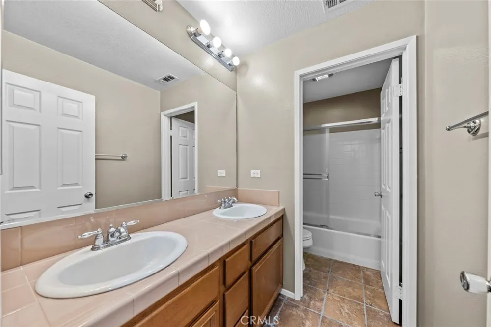 8780 Ussel Riverside, CA 92503