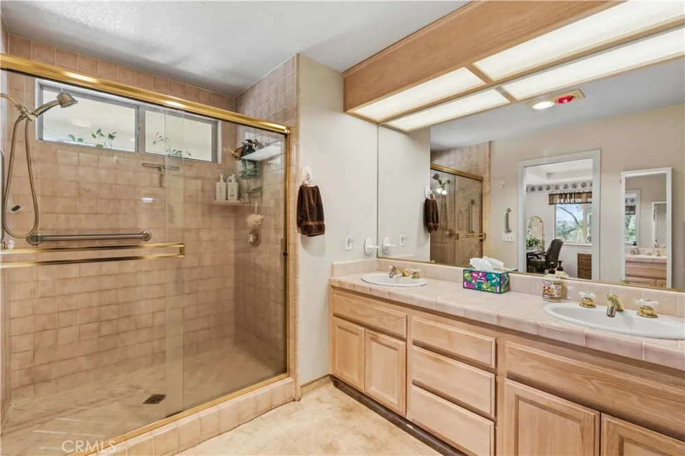 401 Oakridge Court Valley Springs, CA 95252