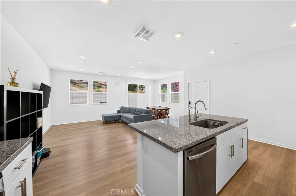 306 Vista Drive #103 La Habra, CA 90631