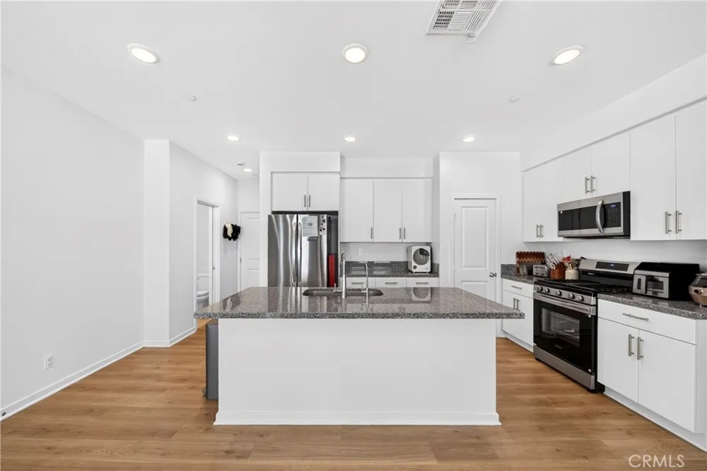 306 Vista Drive #103 La Habra, CA 90631
